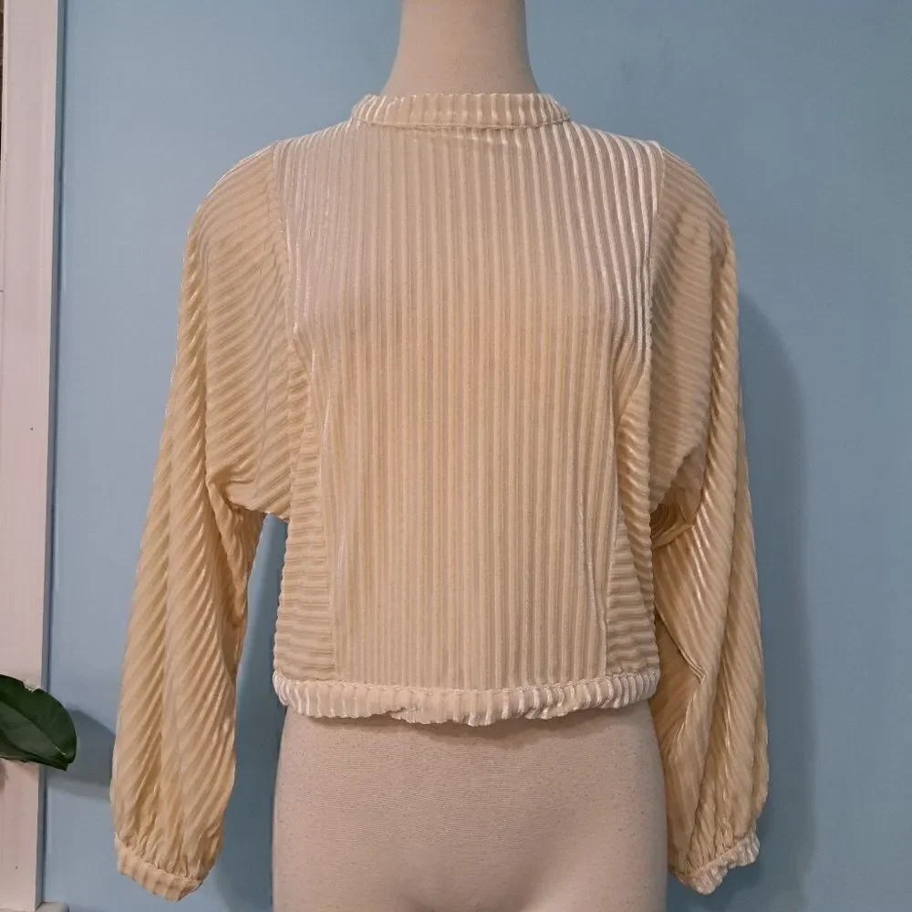 Evidnt Los Angeles Cutout Open Back Velvet Blouse Medium Cream